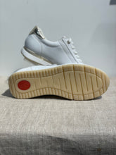 Lataa kuva Galleria-katseluun, Tamaris kävelykenkä valko/kulta