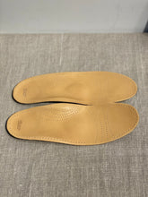 Lataa kuva Galleria-katseluun, Nahkamuotoiltu pohjallinen