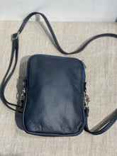 Lataa kuva Galleria-katseluun, Kännykkä laukku