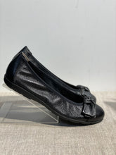 Lataa kuva Galleria-katseluun, Caprice Peurannahka Ballerina Musta