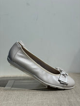 Lataa kuva Galleria-katseluun, Caprice Peurannahka Ballerina