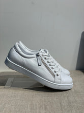 Lataa kuva Galleria-katseluun, Andrea Conti Valkoiset Kävelykengät