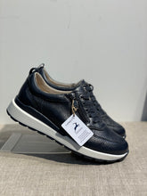 Lataa kuva Galleria-katseluun, Caprice Tumman Siniset Peurannahka Kävelykengät