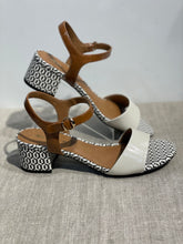 Lataa kuva Galleria-katseluun, Tamaris sandaali bronze comb