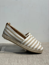 Lataa kuva Galleria-katseluun, Tamaris Tan Comb espadrillot