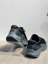 Lataa kuva Galleria-katseluun, Skechers mustat kävely ja lenkkikengät