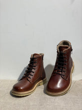 Lataa kuva Galleria-katseluun, New Feet extra leveälestiset ruskeat nilkkurit