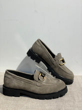 Lataa kuva Galleria-katseluun, Tamaris taupe loafer