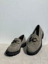 Lataa kuva Galleria-katseluun, Tamaris taupe loafer