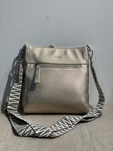 Lataa kuva Galleria-katseluun, Gabor pronssi tilava laukku