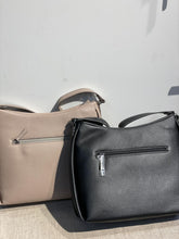 Lataa kuva Galleria-katseluun, Gabor musta ja pinkki laukku