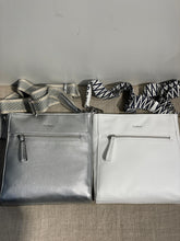 Lataa kuva Galleria-katseluun, Gabor valkoinen ja hopea laukku