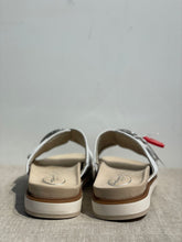 Lataa kuva Galleria-katseluun, Tamaris sandaali valkoinen pyöreä hopea solki