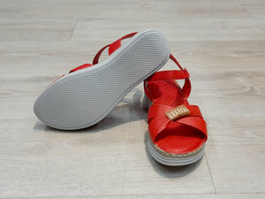 MAGO, Punainen sandaali