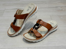 Lataa kuva Galleria-katseluun, Ara, solkikoristeinen sandaali