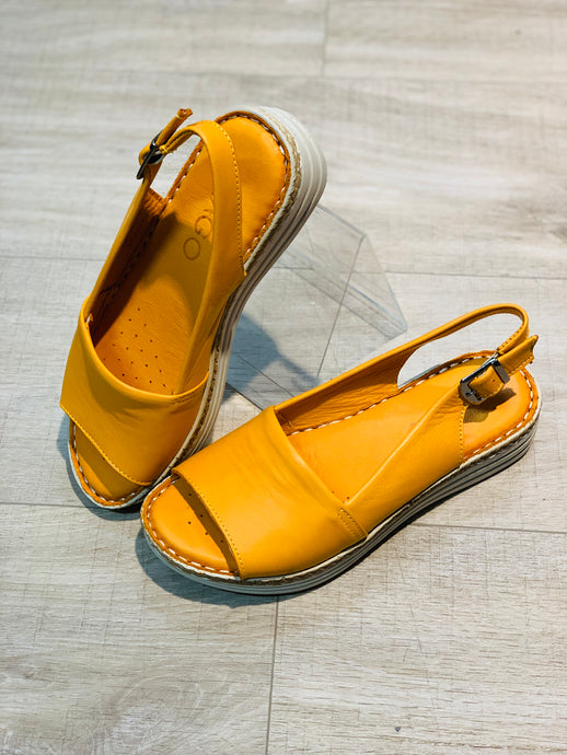 Mago, oranssit sandaalit